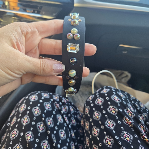 Elegant Black Embellished Handcrafted Headband - Picture 3 of 8